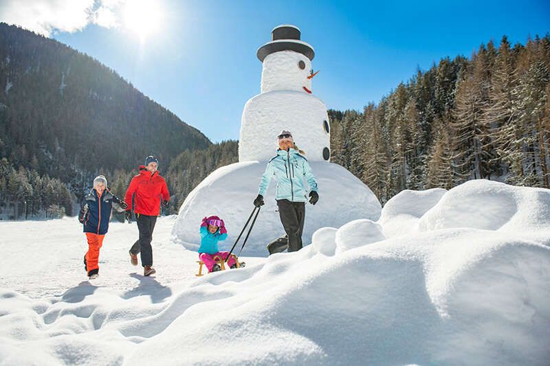Winter in Niederthai mit Schneemann